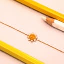 دستبند طلا 18 عیار دخترانه الی گالری مدل گل بابونه مینایی - تصویر 2